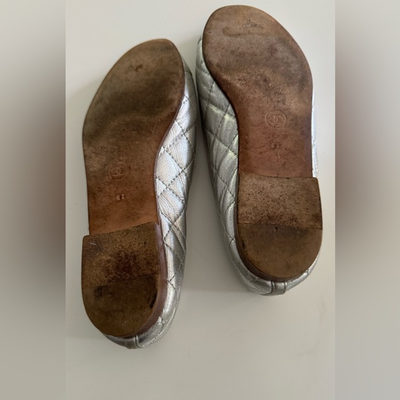 CHANEL QUILTED LEATHER CAP TOE BALLERINA FLATS - Picture 2 of 5